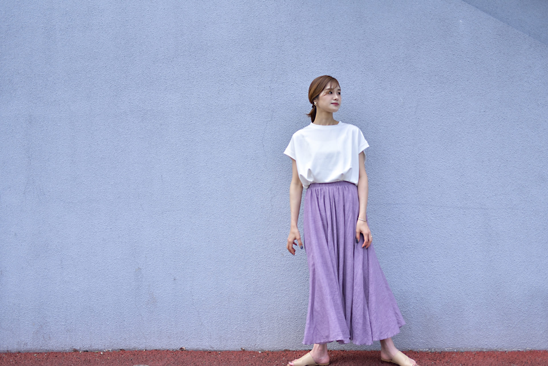 脚を長く見せるコーデとは？スタイルアップの基本を解説